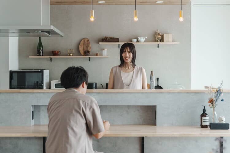 素材のやわらかさと静かな灯りが調和する、心地よい住まい|suu様邸