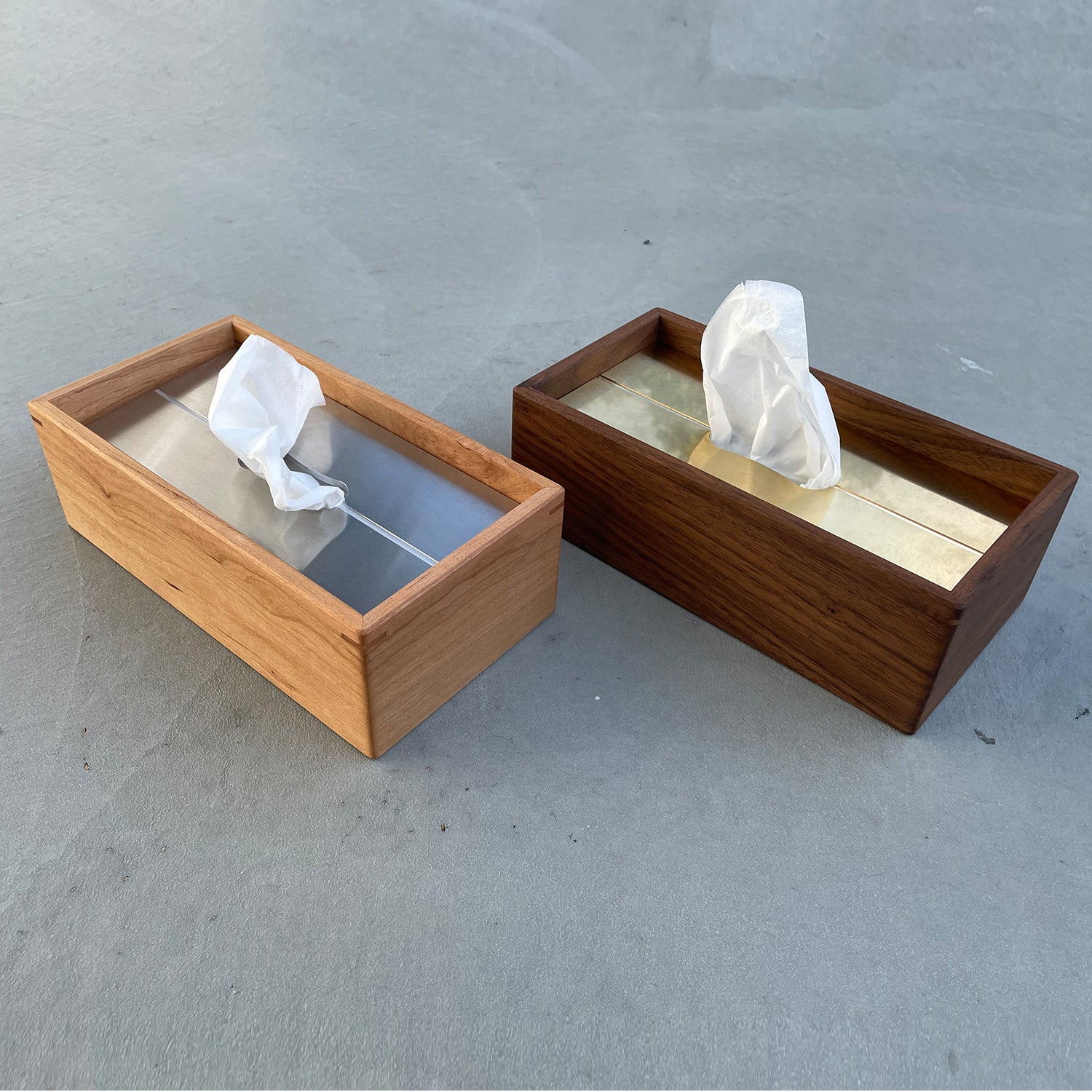 ティッシュボックス :Wood(ウォルナット)× 真鍮(無垢)ヘアライン仕上げ